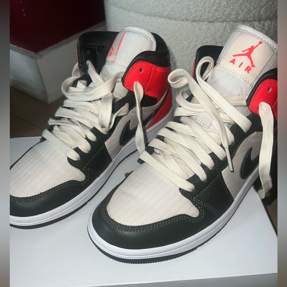 Women air jordan 1 mids